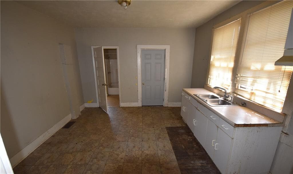 3 bedroom, 1 bathroom, 1,527 sq ft single family residence under contract at 68 Poplar Street, Porterdale, GA 30014 — photo 8