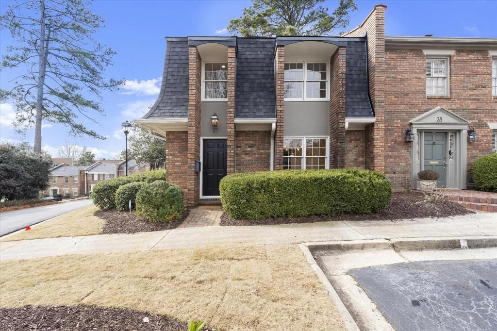 2 bedroom, 3 bathroom, 1,364 sq ft townhouse sold at 27 Old Ivy Square, Atlanta, GA 30342