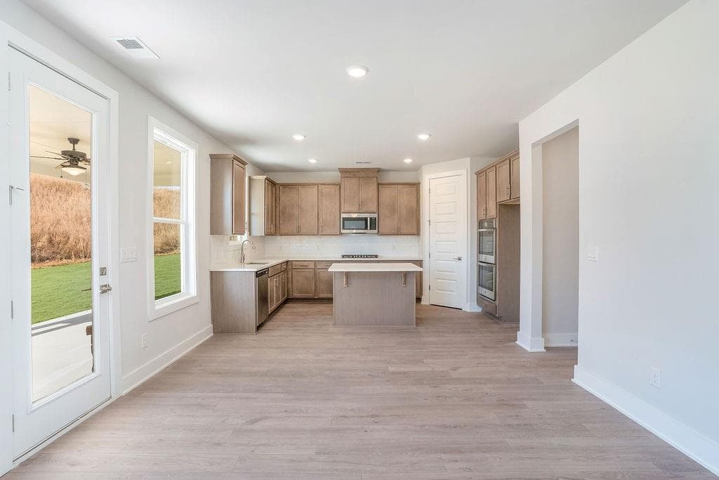 5 bedroom, 3 bathroom, 2,805 sq ft single family residence for sale at 2600 Parkside Way Lot 21, Gainesville, GA 30507 — photo 9