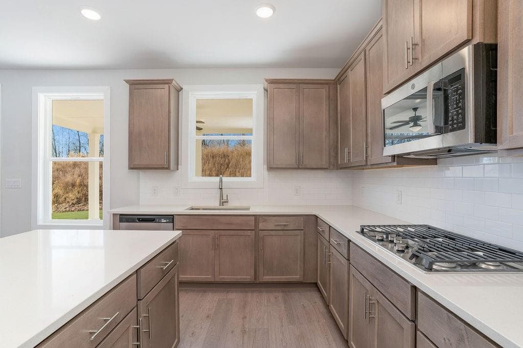 5 bedroom, 3 bathroom, 2,805 sq ft single family residence for sale at 2600 Parkside Way Lot 21, Gainesville, GA 30507 — photo 5