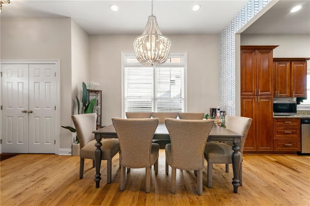 5 bedroom, 4 bathroom, 2,944 sq ft single family residence for sale at 3358 Colville Avenue, Atlanta, GA 30354 — photo 5