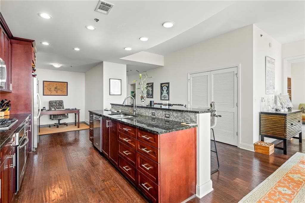 2 bedroom, 3 bathroom, 1,828 sq ft condominium for sale at 270 17th Street 3503, Atlanta, GA 30363 — photo 8