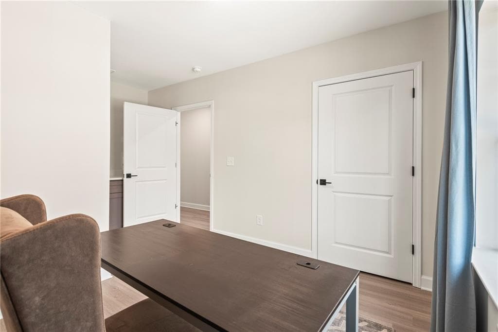 3 bedroom, 4 bathroom, 1,990 sq ft townhouse for sale at 1965 Hollywood Road 19, Atlanta, GA 30318 — photo 6