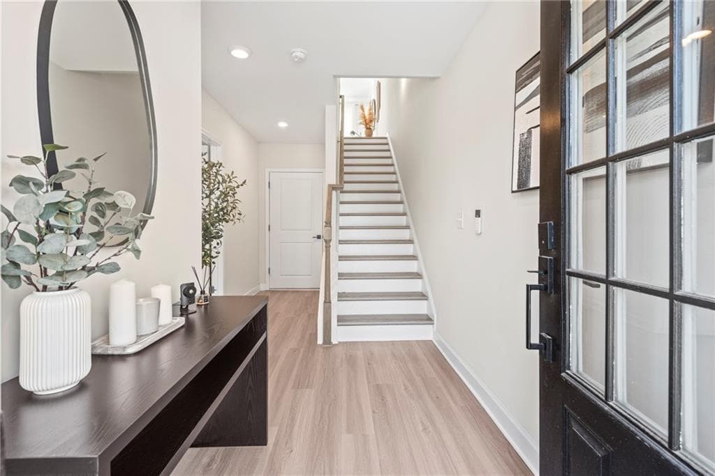 3 bedroom, 4 bathroom, 1,990 sq ft townhouse for sale at 1965 Hollywood Road 19, Atlanta, GA 30318 — photo 8