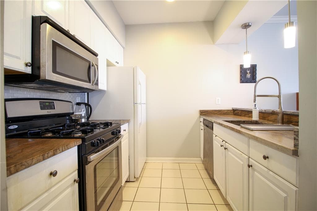 1 bedroom, 1 bathroom, 792 sq ft condominium under contract at 225 E Ponce De Leon Avenue 404, Decatur, GA 30030 — photo 8
