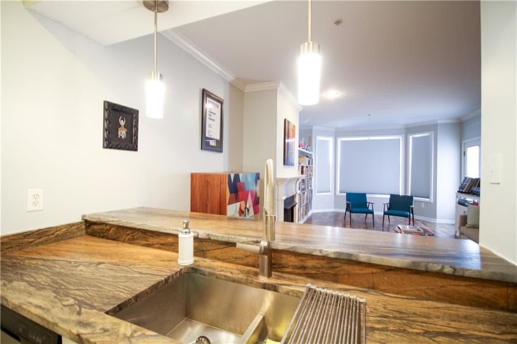 1 bedroom, 1 bathroom, 792 sq ft condominium under contract at 225 E Ponce De Leon Avenue 404, Decatur, GA 30030 — photo 2