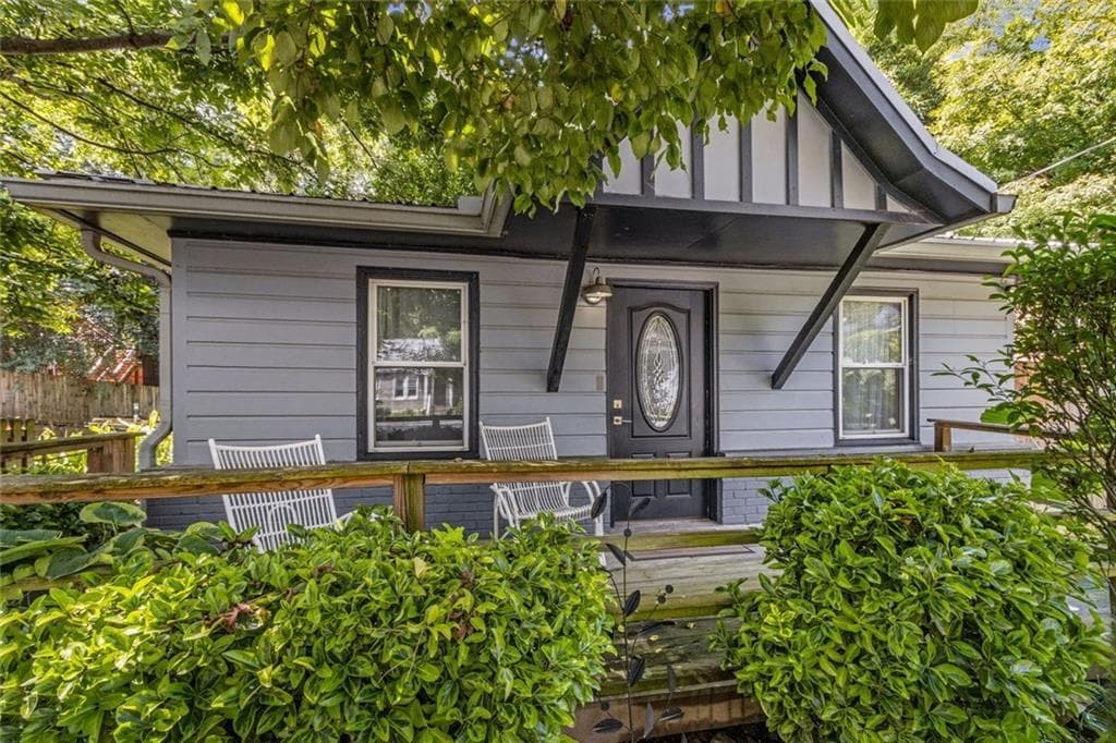 3 bedroom, 1 bathroom single family residence under contract at 16 Bates Avenue, Atlanta, GA 30317