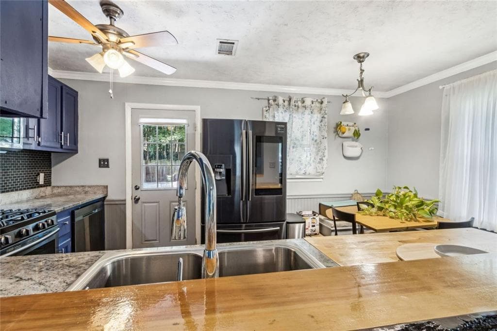 3 bedroom, 1 bathroom single family residence under contract at 16 Bates Avenue, Atlanta, GA 30317 — photo 7