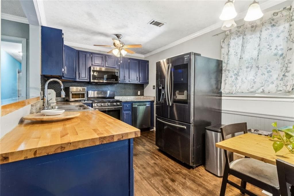 3 bedroom, 1 bathroom single family residence under contract at 16 Bates Avenue, Atlanta, GA 30317 — photo 10