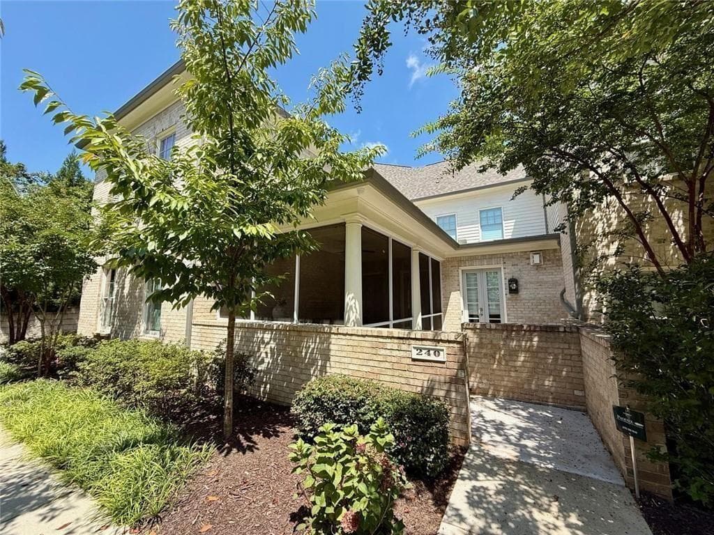 4 bedroom, 4 bathroom, 2,889 sq ft townhouse sold at 240 Clover Court, Roswell, GA 30075