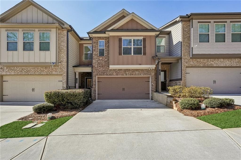 3 bedroom, 3 bathroom, 1,815 sq ft townhouse sold at 1400 Sugar Glen Court, Lawrenceville, GA 30044