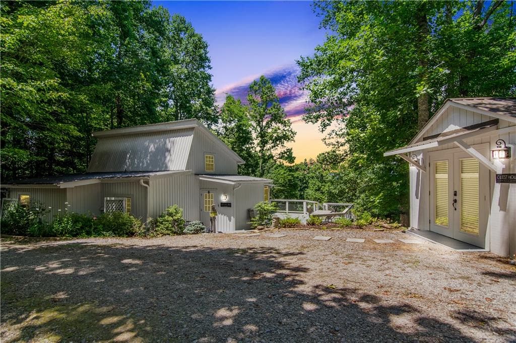 1056 Sky Hawk Mountain Rd, Hiawassee, GA 30546 — most recent listing photo