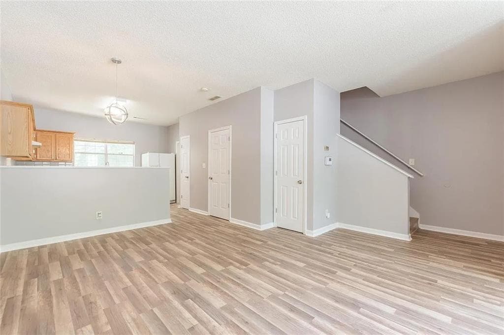 3 bedroom, 3 bathroom, 1,414 sq ft townhouse under contract at 6708 Sunset Hills Boulevard, Rex, GA 30273 — photo 9
