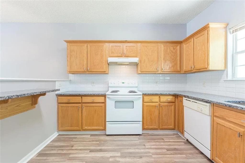 3 bedroom, 3 bathroom, 1,414 sq ft townhouse under contract at 6708 Sunset Hills Boulevard, Rex, GA 30273 — photo 6
