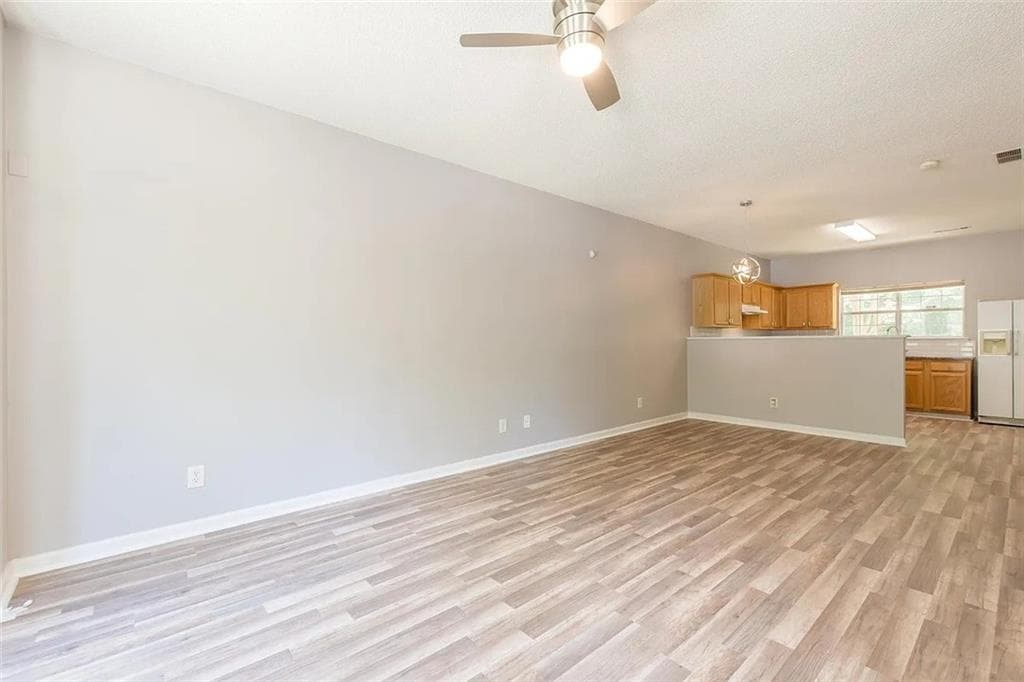 3 bedroom, 3 bathroom, 1,414 sq ft townhouse under contract at 6708 Sunset Hills Boulevard, Rex, GA 30273 — photo 5