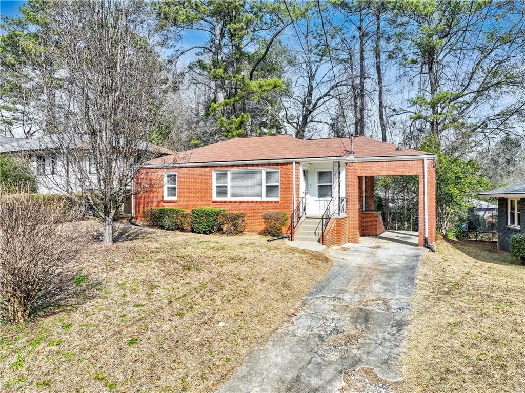 3 bedroom, 2 bathroom, 1,216 sq ft single family residence sold at 186 W Lake Drive, Atlanta, GA 30314