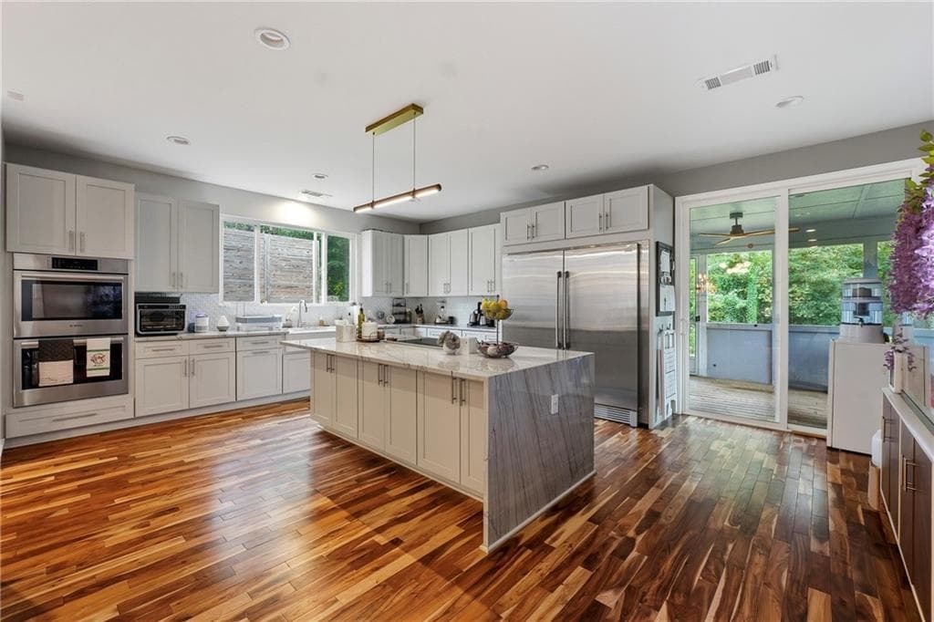 4 bedroom, 3 bathroom, 2,800 sq ft single family residence sold at 1000 Gresham Avenue, Atlanta, GA 30316