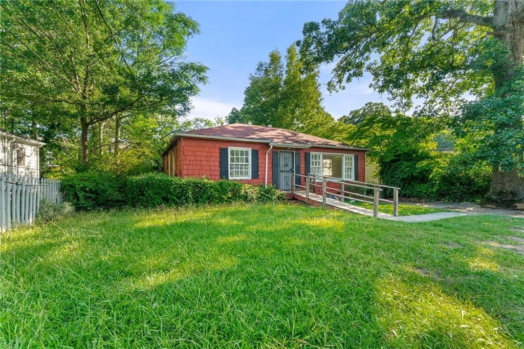 4 bedroom, 2 bathroom, 1,482 sq ft single family residence under contract at 1851 Penelope Road, Atlanta, GA 30314 — photo 2