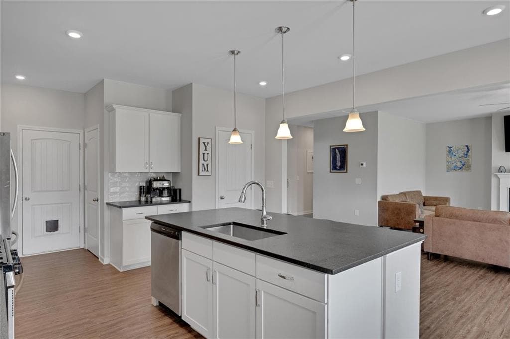 4 bedroom, 3 bathroom, 2,572 sq ft single family residence for sale at 34 Rock Foot Way, Cartersville, GA 30120 — photo 4