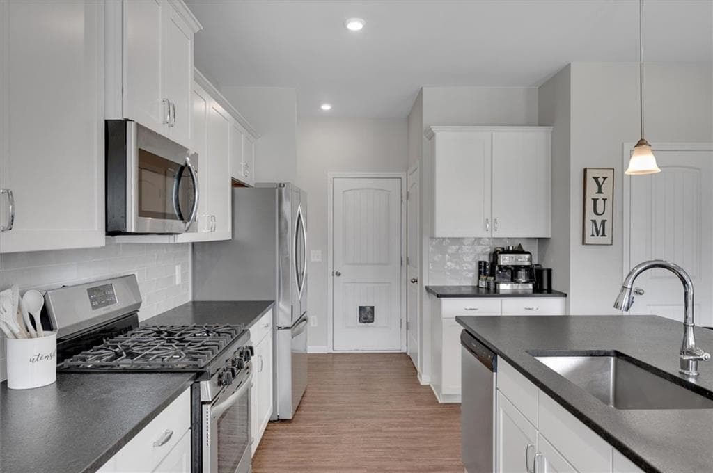4 bedroom, 3 bathroom, 2,572 sq ft single family residence for sale at 34 Rock Foot Way, Cartersville, GA 30120 — photo 5