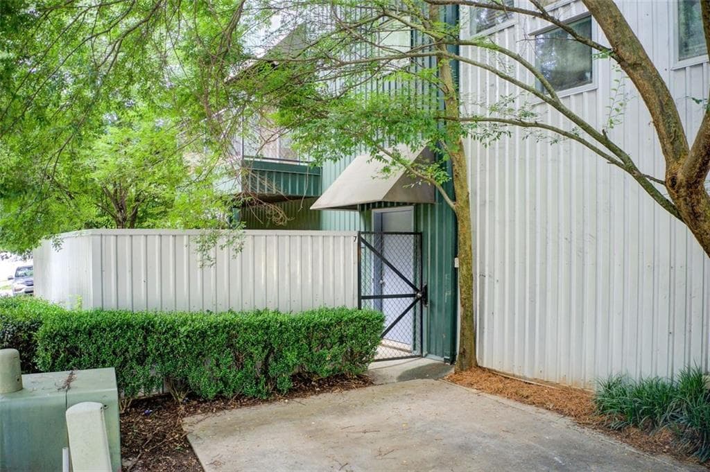 2 bedroom, 2 bathroom, 1,801 sq ft townhouse sold at 241 Maynard Terrace 7, Atlanta, GA 30316