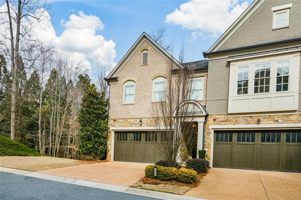 3 bedroom, 4 bathroom, 3,306 sq ft townhouse for sale at 601 Abbington River Lane, Atlanta, GA 30339