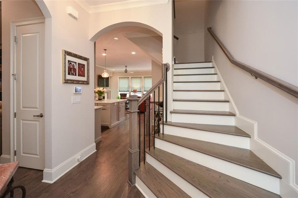 3 bedroom, 4 bathroom, 3,306 sq ft townhouse for sale at 601 Abbington River Lane, Atlanta, GA 30339 — photo 3