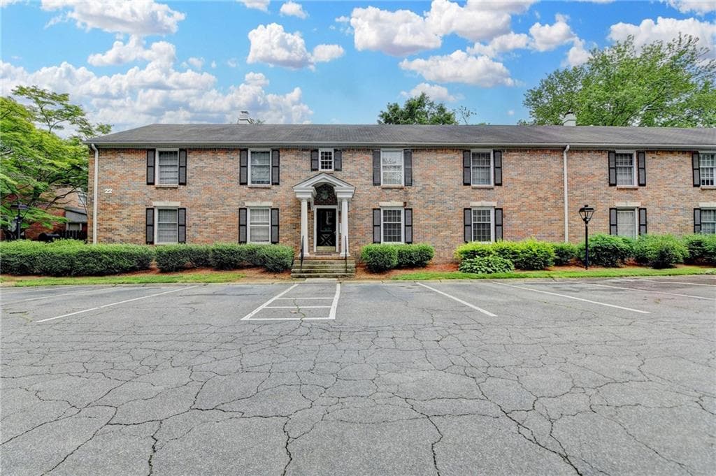 2 bedroom, 2 bathroom, 1,026 sq ft condominium sold at 6700 Roswell Road 22B, Atlanta, GA 30328