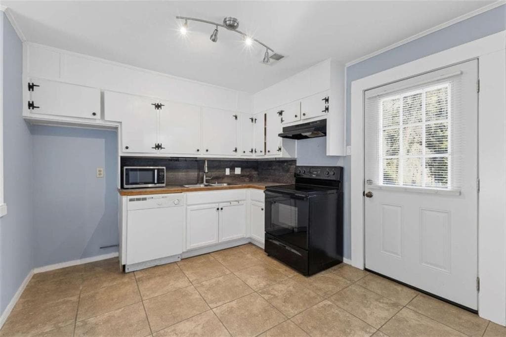 3 bedroom, 2 bathroom, 1,265 sq ft single family residence for sale at 4810 Bartlett Road, Forest Park, GA 30297 — photo 8