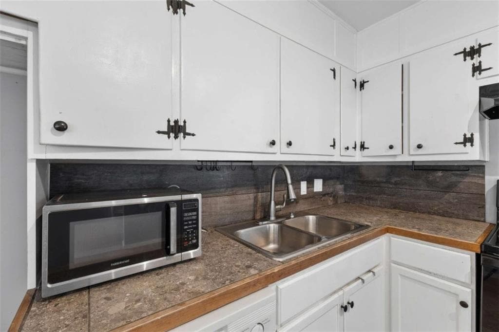 3 bedroom, 2 bathroom, 1,265 sq ft single family residence for sale at 4810 Bartlett Road, Forest Park, GA 30297 — photo 9