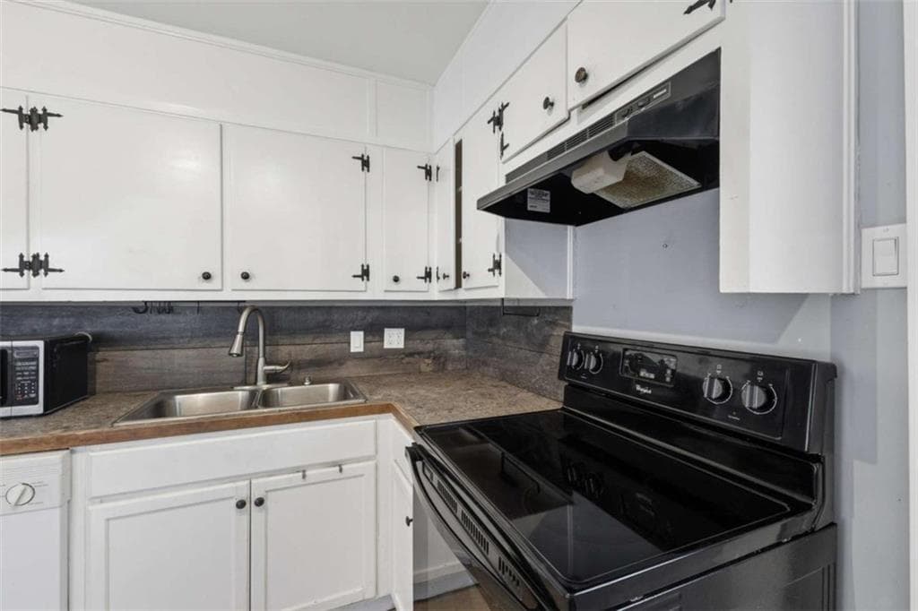 3 bedroom, 2 bathroom, 1,265 sq ft single family residence for sale at 4810 Bartlett Road, Forest Park, GA 30297 — photo 10