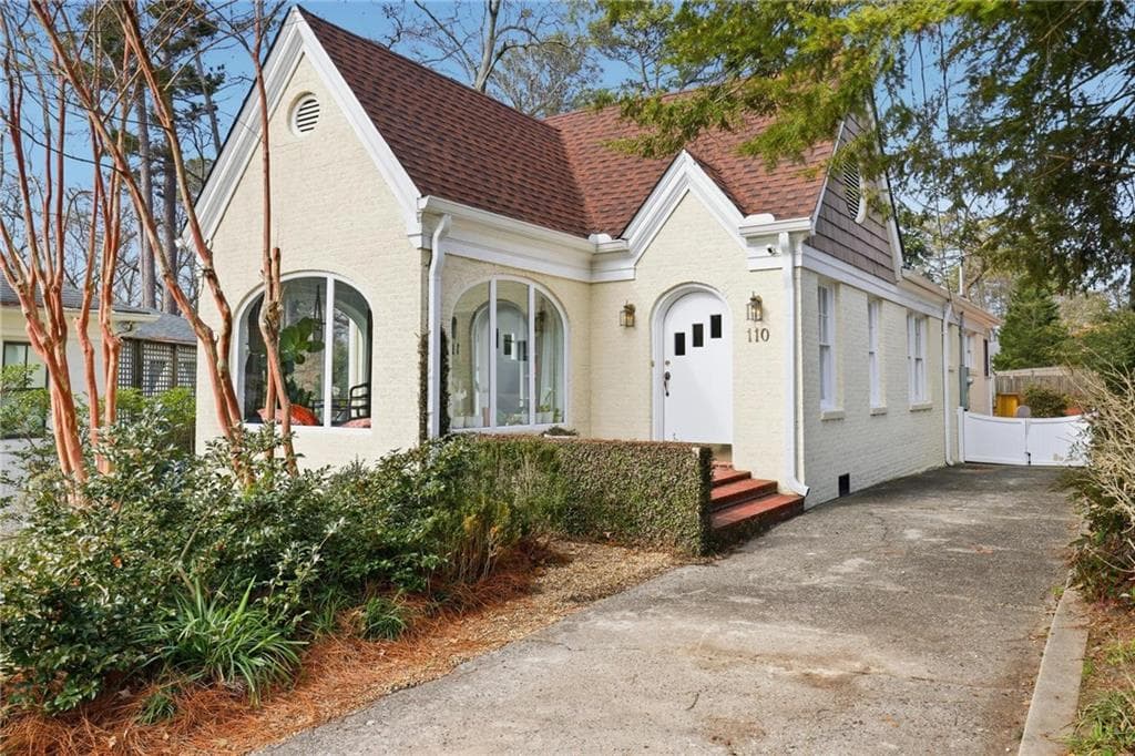 2 bedroom, 1 bathroom, 1,035 sq ft single family residence sold at 110 Peachtree Hills Avenue, Atlanta, GA 30305