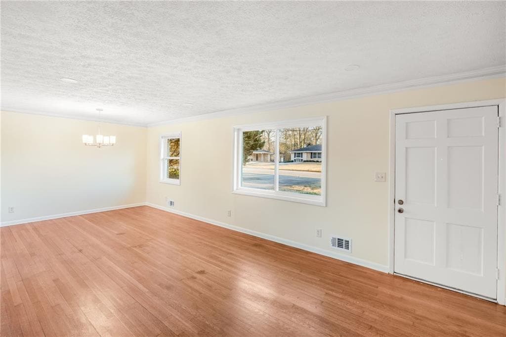 3 bedroom, 2 bathroom, 1,652 sq ft single family residence for sale at 3924 Barr Circle, Tucker, GA 30084 — photo 6