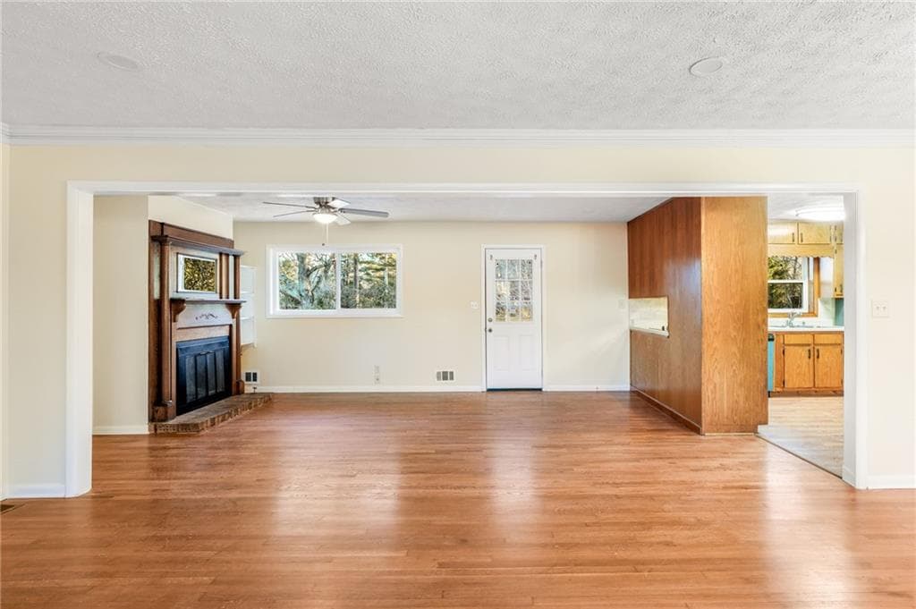 3 bedroom, 2 bathroom, 1,652 sq ft single family residence for sale at 3924 Barr Circle, Tucker, GA 30084 — photo 8
