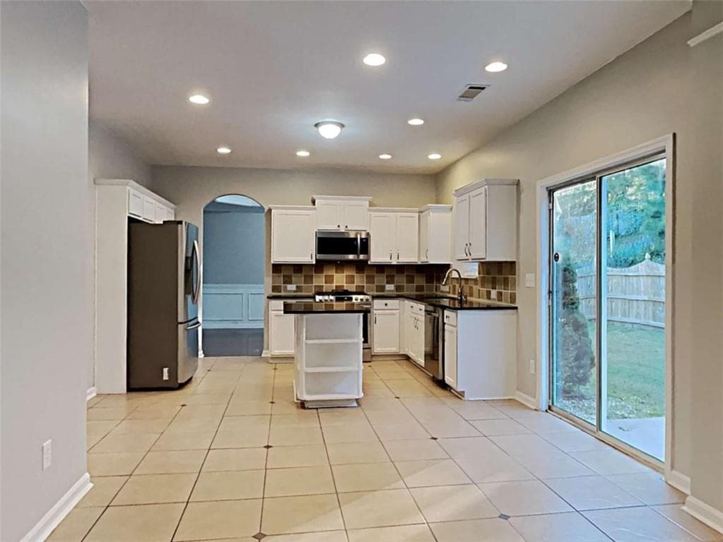 4 bedroom, 3 bathroom, 2,519 sq ft single family residence for sale at 590 Simonton Crest Drive, Lawrenceville, GA 30045 — photo 3