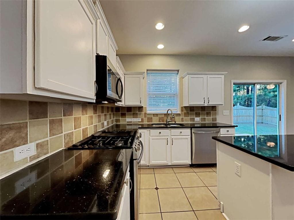 4 bedroom, 3 bathroom, 2,519 sq ft single family residence for sale at 590 Simonton Crest Drive, Lawrenceville, GA 30045 — photo 9