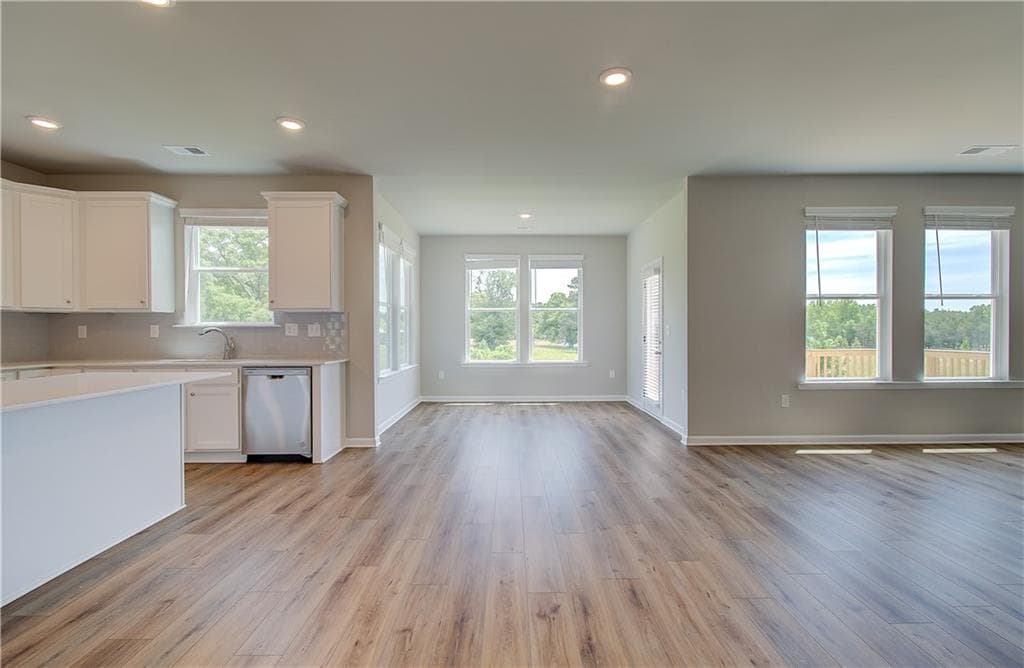 4 bedroom, 3 bathroom, 2,816 sq ft single family residence under contract at 274 Arnewood Circle, Mcdonough, GA 30253 — photo 8