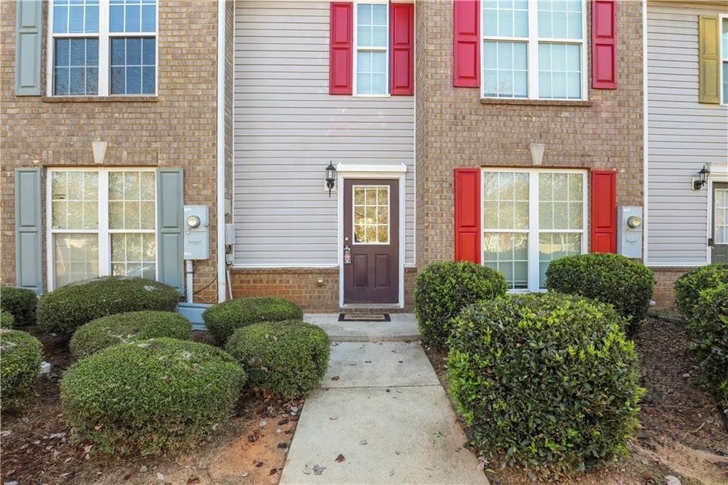 3 bedroom, 3 bathroom, 1,560 sq ft townhouse under contract at 3882 Waldrop Lane, Decatur, GA 30034