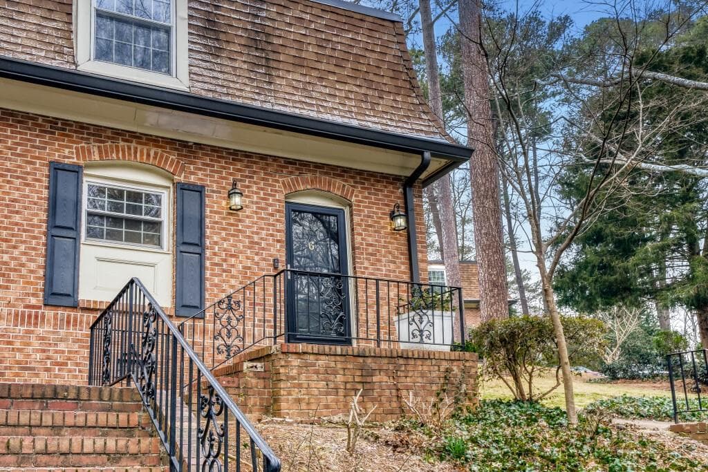 2 bedroom, 2 bathroom, 1,354 sq ft condominium for sale at 1261 Lavista Road M6, Atlanta, GA 30324 — photo 3