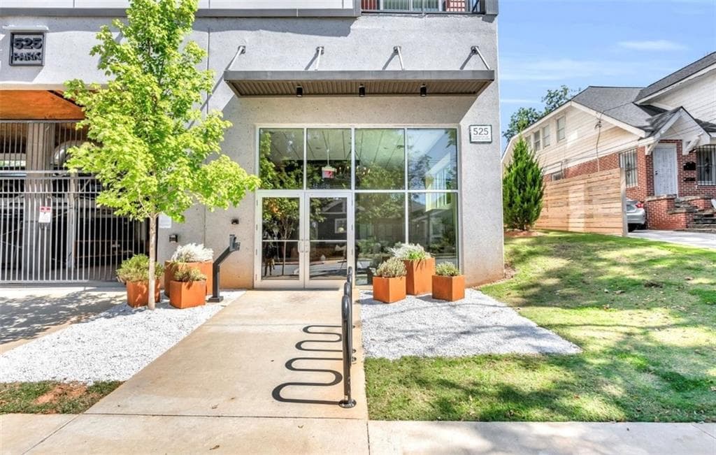 1 bedroom, 1 bathroom, 657 sq ft condominium sold at 525 Parkway Drive 312, Atlanta, GA 30354