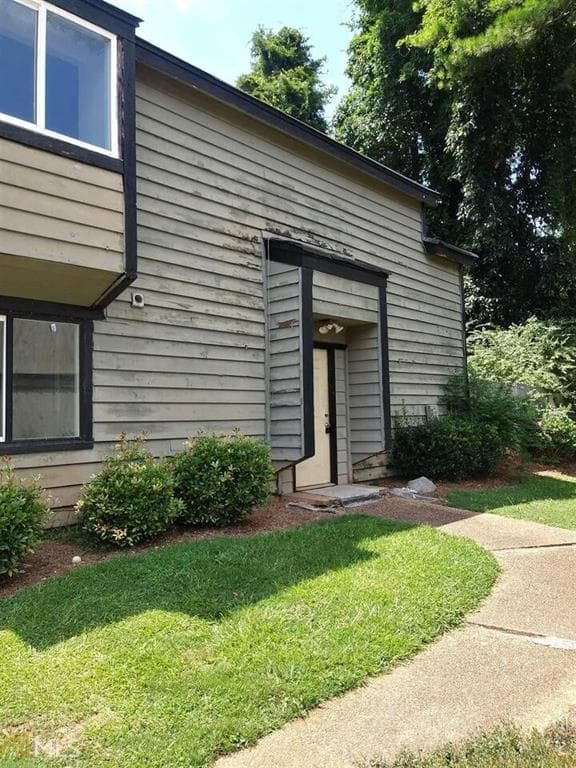 3 bedroom, 3 bathroom, 1,512 sq ft townhouse for sale at 6020 Regent Manor, Lithonia, GA 30058