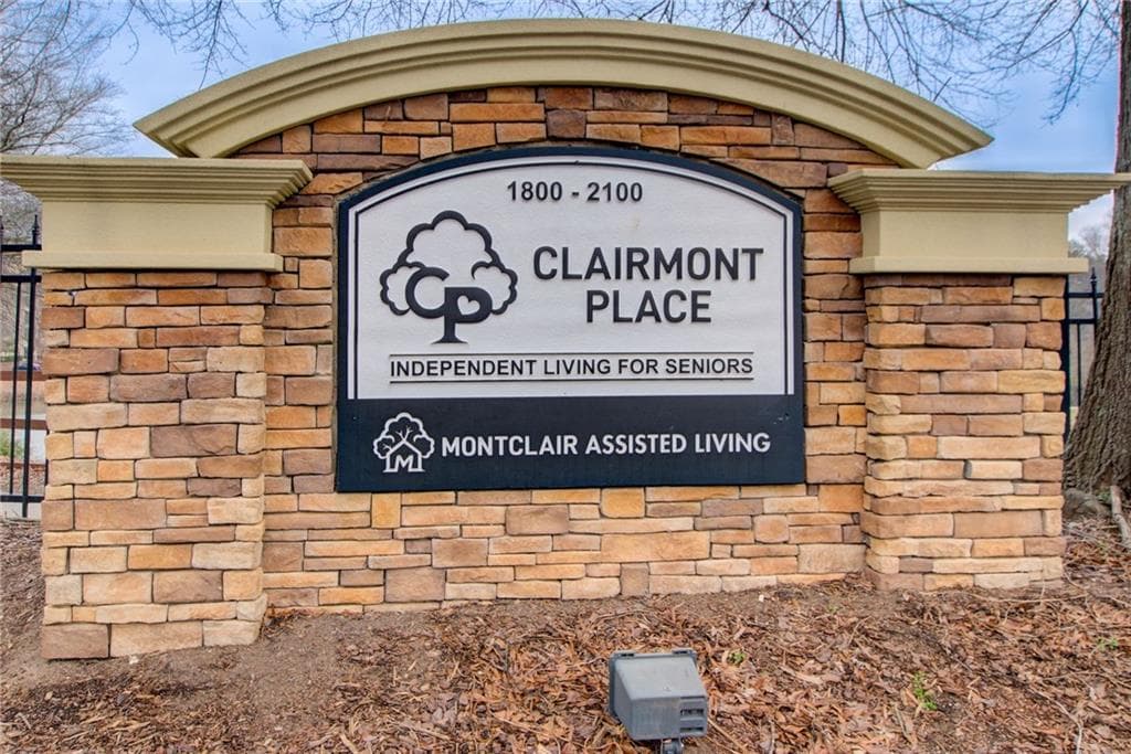 1 bedroom, 1 bathroom, 875 sq ft condominium for sale at 1800 Clairmont Lake 223, Decatur, GA 30033 — photo 2