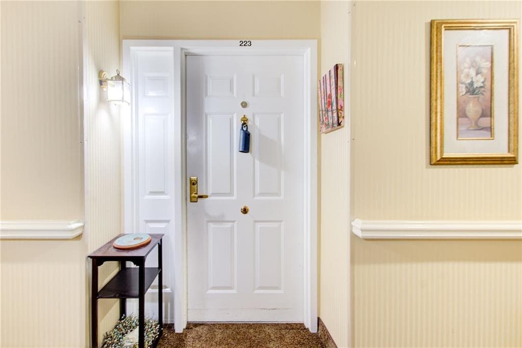 1 bedroom, 1 bathroom, 875 sq ft condominium for sale at 1800 Clairmont Lake 223, Decatur, GA 30033 — photo 3