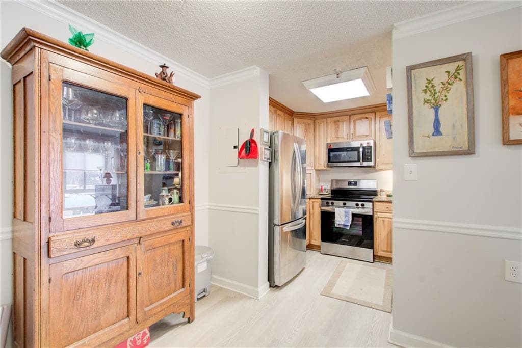 1 bedroom, 1 bathroom, 875 sq ft condominium for sale at 1800 Clairmont Lake 223, Decatur, GA 30033 — photo 6