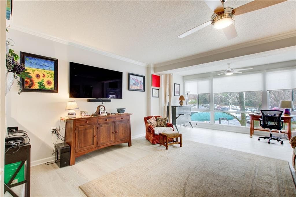 1 bedroom, 1 bathroom, 875 sq ft condominium for sale at 1800 Clairmont Lake 223, Decatur, GA 30033 — photo 9