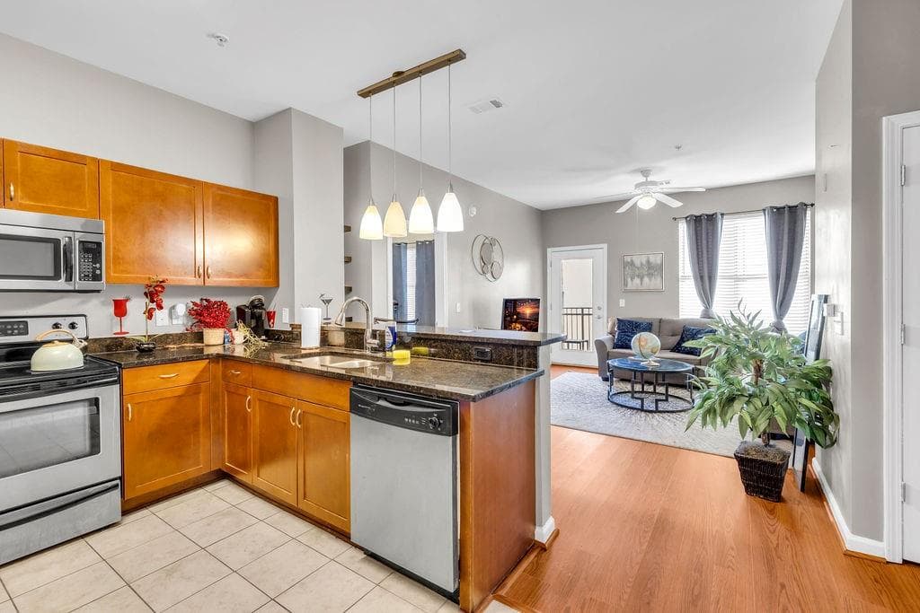 2 bedroom, 2 bathroom, 1,082 sq ft condominium for sale at 870 Mayson Turner Road 1321, Atlanta, GA 30314 — photo 6