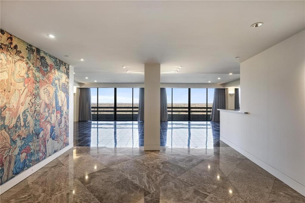 3 bedroom, 4 bathroom, 4,258 sq ft condominium under contract at 2660 Peachtree Road 26CD, Atlanta, GA 30305 — photo 3