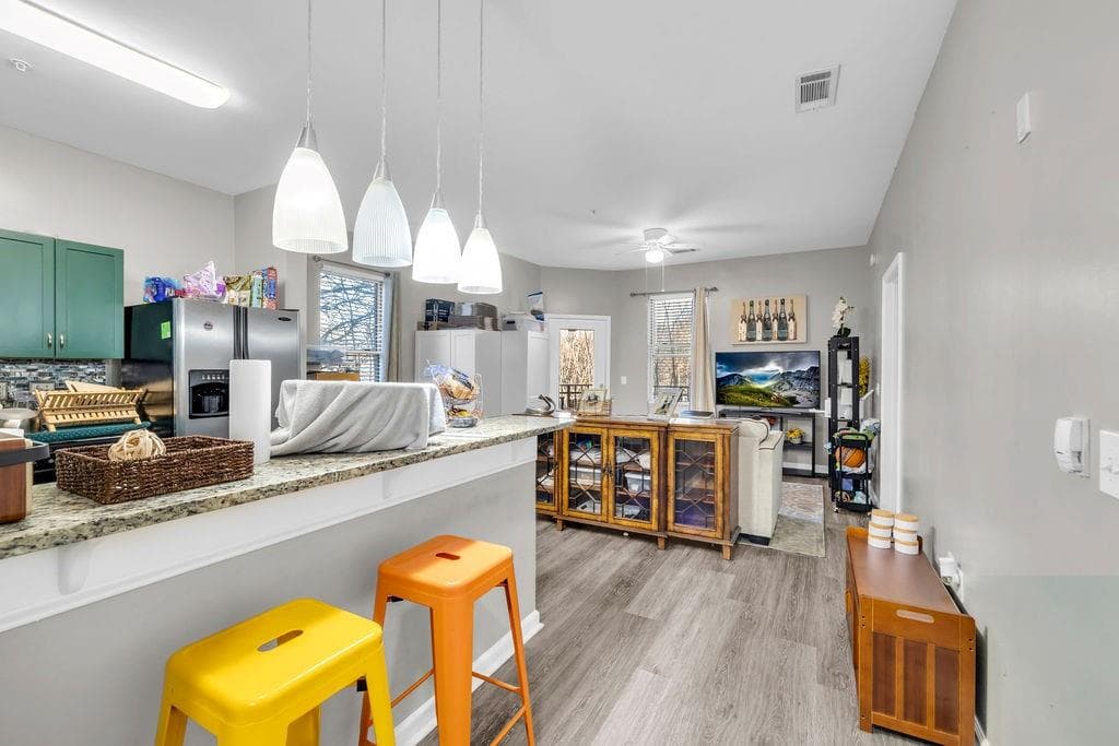 2 bedroom, 2 bathroom, 1,157 sq ft condominium for sale at 870 Mayson Turner Road 1246, Atlanta, GA 30314 — photo 6