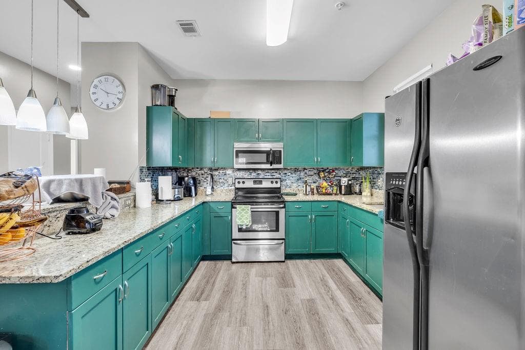 2 bedroom, 2 bathroom, 1,157 sq ft condominium for sale at 870 Mayson Turner Road 1246, Atlanta, GA 30314