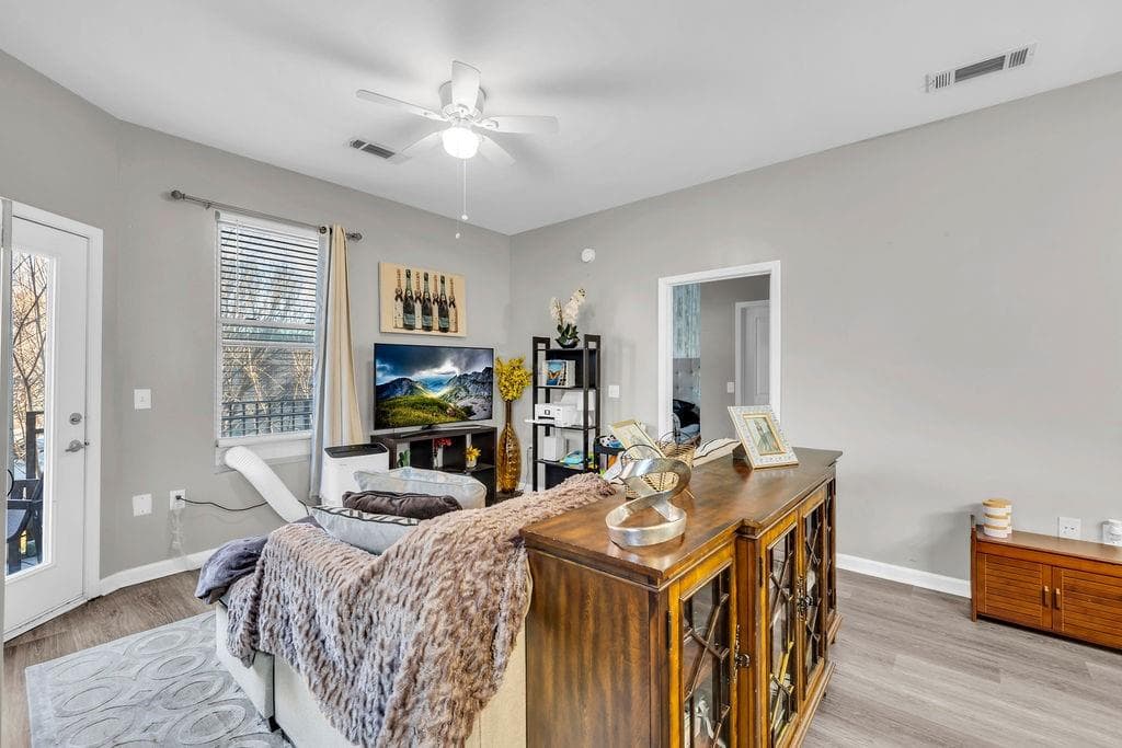 2 bedroom, 2 bathroom, 1,157 sq ft condominium for sale at 870 Mayson Turner Road 1246, Atlanta, GA 30314 — photo 8